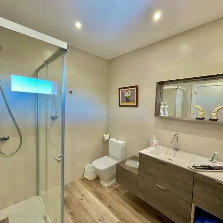 Con Bano Privado Y Vistas Al Mar En بيرميو